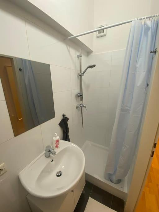 Appartement Cozy Appartm With + Airport/City Center Connection à Vienne Extérieur photo